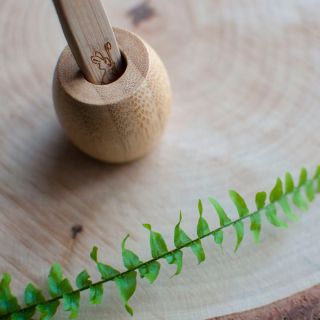 Ak hľadáš prírodný stojanček pre svoju zubnú kefku, ktorý je praktický a zároveň roztomilý, máme pre Teba to pravé...